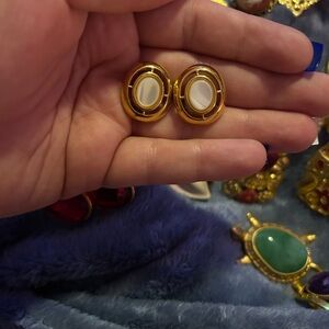 Elegant Vintage Avon 1991 Gold Oval Earrings